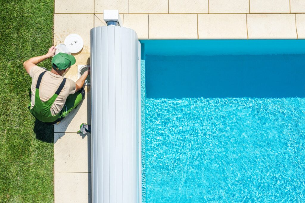 The Benefits of Hiring a Weekly Pool Cleaning Service